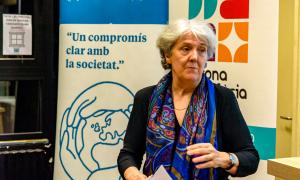 Maria Mercè Roca, presidenta de Girona Voluntària donant la benvinguda a la XVIII tertúlia social.