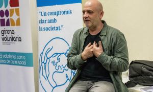 Albert Bayot i Fuertes. Director de l’INS de Sarrià de Ter i expert del Grup Impulsor de Mesures de Millores Educatives. Generalitat de Catalunya. Durant la pressentació a la tertúlia.