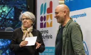 Inici de la tertúlia social amb Maria Mercè Roca, presidenta de Girona Voluntària i el ponent Albert Bayot i Fuertes. Director de l’INS de Sarrià de Ter i expert del Grup Impulsor de Mesures de Millores Educatives. Generalitat de Catalunya.